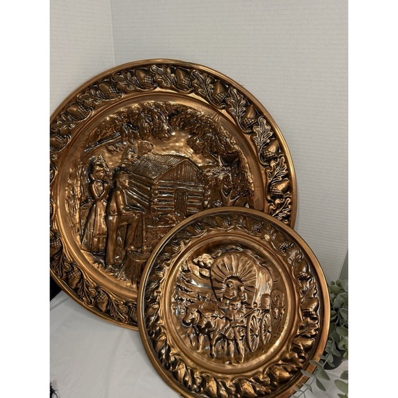 Vintage Coppercraft Guild Copper  Set Of  2 PCs  Wall Hanging Plates 20"and 13" - Picture 1 of 16